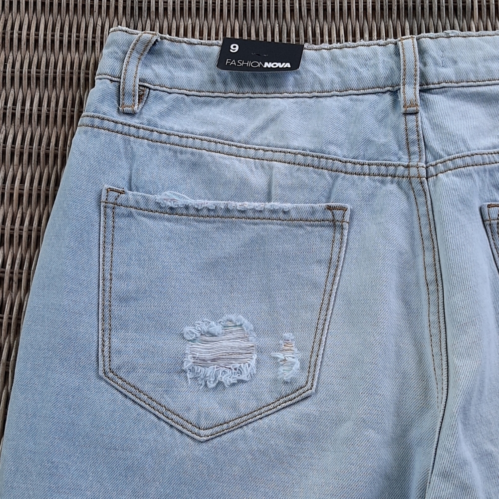 Fashion Nova Shoot the Gaps Distressed Jeans Sz 9